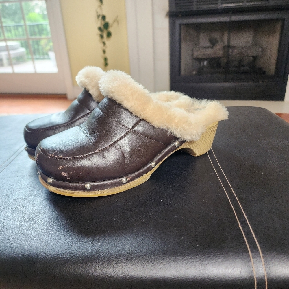 RJs Fuzzies Mules SZ 5 Brown
